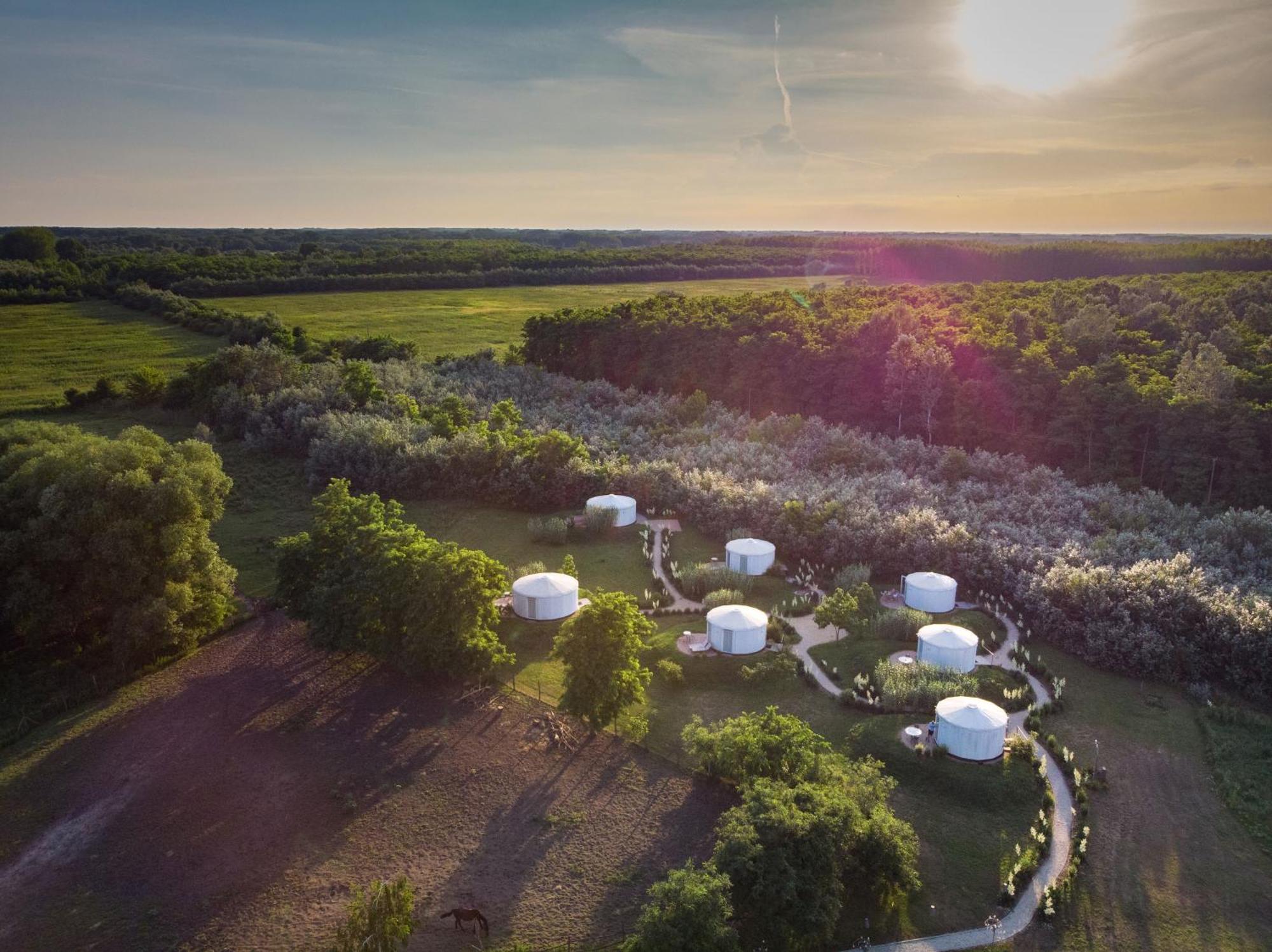 Homoki Lodge Bed & Beyond Glamping (Adults Only) Ruzsa ภายนอก รูปภาพ