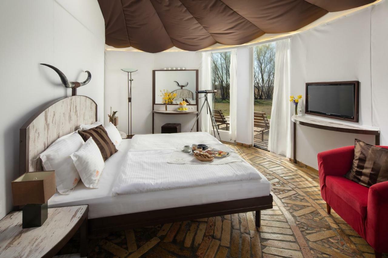 Homoki Lodge Bed & Beyond Glamping (Adults Only) Ruzsa ภายนอก รูปภาพ