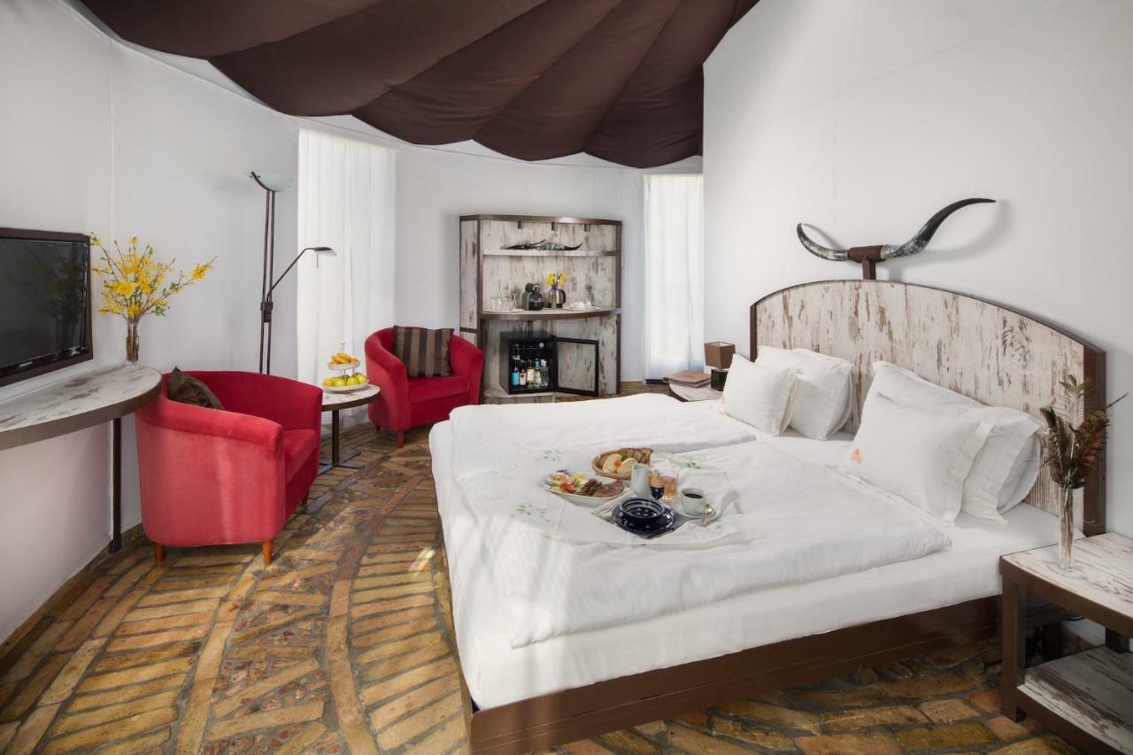 Homoki Lodge Bed & Beyond Glamping (Adults Only) Ruzsa ภายนอก รูปภาพ